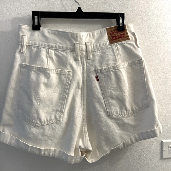 Levi’s High Rise Short - Picture 3 of 4